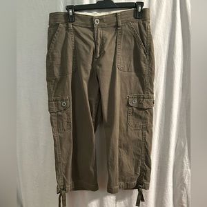 Capri pants sizes 6, 8, 10, 12